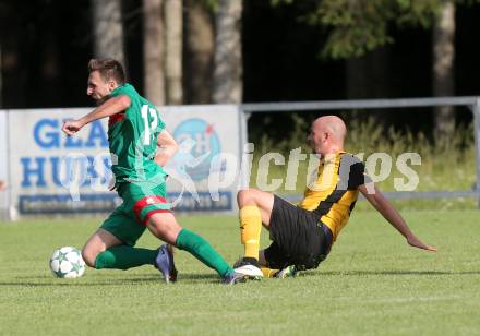 Fussball 1. Klasse C. Oberglan gegen Wietersdorf. Philip Gastinger, (Oberglan), Edin Avdic  (Wietersdorf). Oberglan, am 10.6.2017.
Foto: Kuess
---
pressefotos, pressefotografie, kuess, qs, qspictures, sport, bild, bilder, bilddatenbank