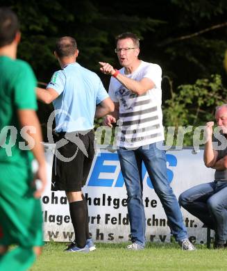Fussball 1. Klasse C. Oberglan gegen Wietersdorf. Trainer Hermann Knaller (Oberglan). Oberglan, am 10.6.2017.
Foto: Kuess
---
pressefotos, pressefotografie, kuess, qs, qspictures, sport, bild, bilder, bilddatenbank