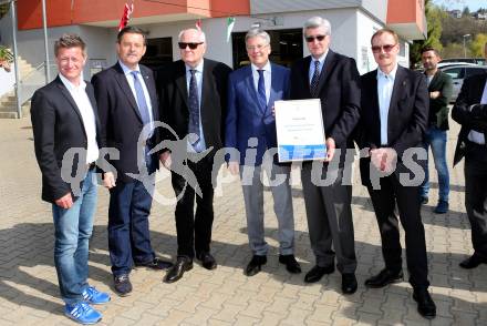 Rudern. Arno Arthofer, Josef Lobnig, Kurt Peterle, Landeshauptmann Peter Kaiser, Heiner Neuberger, Walter Zwick. Kooperation zwischen Kaerntner Landesruderverband und dem Olympiazentrum Kaernten. Voelkermarkt, am 2.4.2017.
Foto: Kuess
---
pressefotos, pressefotografie, kuess, qs, qspictures, sport, bild, bilder, bilddatenbank