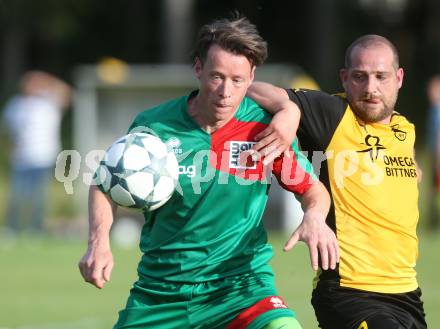 Fussball 1. Klasse C. Oberglan gegen Wietersdorf. Manuel Pammer,  (Oberglan), Andreas Pichler (Wietersdorf). Oberglan, am 10.6.2017.
Foto: Kuess
---
pressefotos, pressefotografie, kuess, qs, qspictures, sport, bild, bilder, bilddatenbank