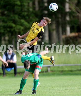 Fussball 1. Klasse C. Oberglan gegen Wietersdorf. Philipp Georg Fischer,  (Oberglan), Patrick Latschein (Wietersdorf). Oberglan, am 10.6.2017.
Foto: Kuess
---
pressefotos, pressefotografie, kuess, qs, qspictures, sport, bild, bilder, bilddatenbank