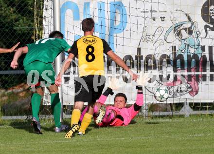 Fussball 1. Klasse C. Oberglan gegen Wietersdorf. David Hebenstreit, Anel Sandal (Oberglan), Edin Avdic (Wietersdorf). Oberglan, am 10.6.2017.
Foto: Kuess
---
pressefotos, pressefotografie, kuess, qs, qspictures, sport, bild, bilder, bilddatenbank