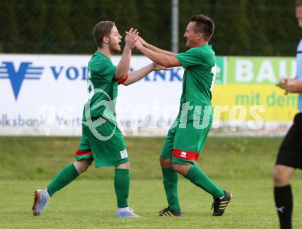 Fussball 1. Klasse C. Oberglan gegen Wietersdorf. Torjubel Nino Matthaeus Trifu, Roman Kerschhakl (Wietersdorf). Oberglan, am 10.6.2017.
Foto: Kuess
---
pressefotos, pressefotografie, kuess, qs, qspictures, sport, bild, bilder, bilddatenbank