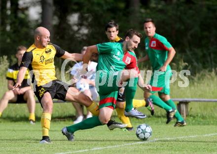 Fussball 1. Klasse C. Oberglan gegen Wietersdorf. Philip Gastinger, (Oberglan),  Edin Avdic  (Wietersdorf). Oberglan, am 10.6.2017.
Foto: Kuess
---
pressefotos, pressefotografie, kuess, qs, qspictures, sport, bild, bilder, bilddatenbank