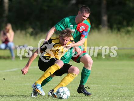 Fussball 1. Klasse C. Oberglan gegen Wietersdorf. Philipp Georg Fischer,  (Oberglan), Patrick Latschein (Wietersdorf). Oberglan, am 10.6.2017.
Foto: Kuess
---
pressefotos, pressefotografie, kuess, qs, qspictures, sport, bild, bilder, bilddatenbank