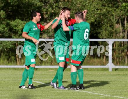 Fussball 1. Klasse C. Oberglan gegen Wietersdorf. Torjubel Edin Avdic, Patrick Latschein (Wietersdorf). Oberglan, am 10.6.2017.
Foto: Kuess
---
pressefotos, pressefotografie, kuess, qs, qspictures, sport, bild, bilder, bilddatenbank