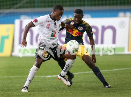 Fussball Tipico Bundesliga. RZ Pellets WAC gegen FC Red Bull Salzburg. Issiaka Ouedraogo,  (WAC), Diadie Samassekou (Salzburg). Wolfsberg, am  22.7.2017.
Foto: Kuess

---
pressefotos, pressefotografie, kuess, qs, qspictures, sport, bild, bilder, bilddatenbank