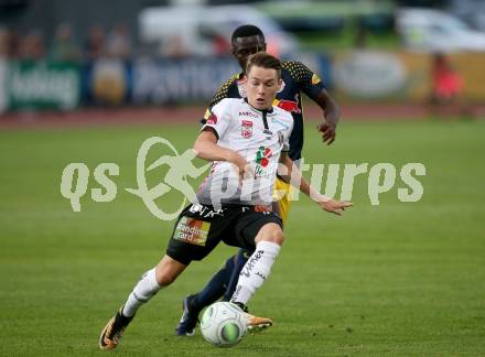 Fussball Tipico Bundesliga. RZ Pellets WAC gegen FC Red Bull Salzburg. Florian Flecker, (WAC),  Diadie Samassekou (Salzburg). Wolfsberg, am  22.7.2017.
Foto: Kuess

---
pressefotos, pressefotografie, kuess, qs, qspictures, sport, bild, bilder, bilddatenbank