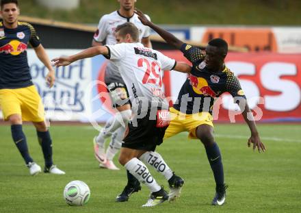 Fussball Tipico Bundesliga. RZ Pellets WAC gegen FC Red Bull Salzburg. Gerald Nutz,  (WAC), Diadie Samassekou (Salzburg). Wolfsberg, am  22.7.2017.
Foto: Kuess

---
pressefotos, pressefotografie, kuess, qs, qspictures, sport, bild, bilder, bilddatenbank