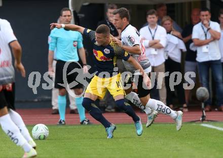 Fussball Tipico Bundesliga. RZ Pellets WAC gegen FC Red Bull Salzburg. Daniel Offenbacher, (WAC), Valon Berisha (Salzburg). Wolfsberg, am  22.7.2017.
Foto: Kuess

---
pressefotos, pressefotografie, kuess, qs, qspictures, sport, bild, bilder, bilddatenbank