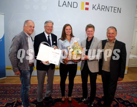 Eislaufen, Skating. Ehrung Medaillengewinner. Buergermeister Ingo Appe,  Landeshauptmann Peter Kaiser,  Vanessa Herzog, Arno Arthofer, Otmar Braunecker (Praesident Kaerntner Eislaufverband). Klagenfurt, 26.7.2017.
Foto: Kuess
---
pressefotos, pressefotografie, kuess, qs, qspictures, sport, bild, bilder, bilddatenbank