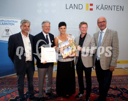 Bogenschiessen. Ehrung Medaillengewinner. Landeshauptmann Peter Kaiser,  Mirjam Ressmann, Arno Arthofer, Buergermeister Klaus Glanznig. Klagenfurt, 26.7.2017.
Foto: Kuess
---
pressefotos, pressefotografie, kuess, qs, qspictures, sport, bild, bilder, bilddatenbank