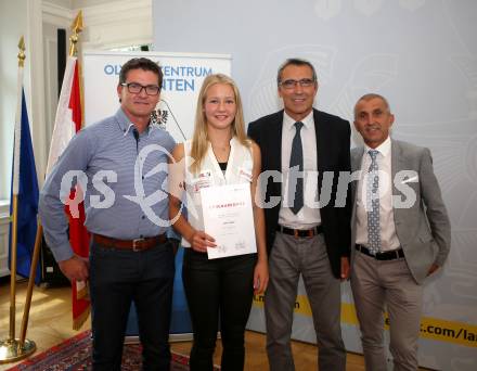Leichtathletik. Ehrung Medaillengewinner.  Werner Pullnig (Vizepraesident Kaerntner Leichtatletikverband), Sarah Lagger, Georg Werthner, Albert Gitschthaler (Praesident Kaerntner Leichtathletikverband).  Klagenfurt, 26.7.2017.
Foto: Kuess
---
pressefotos, pressefotografie, kuess, qs, qspictures, sport, bild, bilder, bilddatenbank
