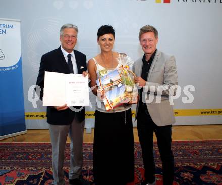 Bogenschiessen. Ehrung Medaillengewinner. Landeshauptmann Peter Kaiser,  Mirjam Ressmann, Arno Arthofer. Klagenfurt, 26.7.2017.
Foto: Kuess
---
pressefotos, pressefotografie, kuess, qs, qspictures, sport, bild, bilder, bilddatenbank