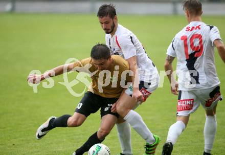 Fussball Kaerntner Liga. SAK gegen Koettmannsdorf. Patrick Lausegger, (SAK), Philipp Gatti  (Koettmannsdorf). Klagenfurt, am 28.7.2017.
Foto: Kuess
---
pressefotos, pressefotografie, kuess, qs, qspictures, sport, bild, bilder, bilddatenbank