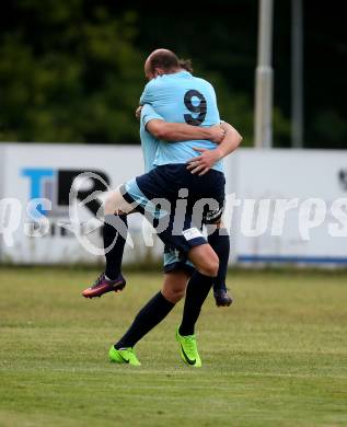 Fussball. Kaerntner Liga. ATUS Ferlach gegen ASV. Torjubel Philipp Matthias Gaggl, Daniel Barrazutti (ASV). Ferlach, 29.7.2017.
Foto: Kuess
---
pressefotos, pressefotografie, kuess, qs, qspictures, sport, bild, bilder, bilddatenbank