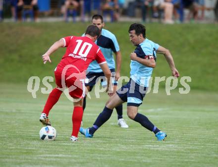 Fussball. Kaerntner Liga. ATUS Ferlach gegen ASV. Thomas Waldhauser (Ferlach), Almedin Hota (ASV). Ferlach, 29.7.2017.
Foto: Kuess
---
pressefotos, pressefotografie, kuess, qs, qspictures, sport, bild, bilder, bilddatenbank