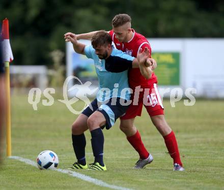 Fussball. Kaerntner Liga. ATUS Ferlach gegen ASV. Martin Posratschnig (Ferlach), Grega Triplat (ASV). Ferlach, 29.7.2017.
Foto: Kuess
---
pressefotos, pressefotografie, kuess, qs, qspictures, sport, bild, bilder, bilddatenbank
