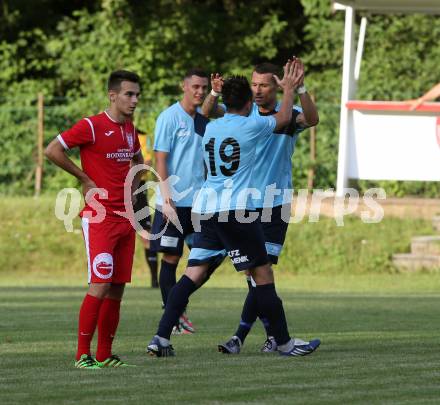 Fussball. Kaerntner Liga. ATUS Ferlach gegen ASV. Torjubel Matthias Dollinger, Emanuel Andreas Porcar (ASV). Ferlach, 29.7.2017.
Foto: Kuess
---
pressefotos, pressefotografie, kuess, qs, qspictures, sport, bild, bilder, bilddatenbank