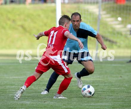 Fussball. Kaerntner Liga. ATUS Ferlach gegen ASV. Dominik Mak (Ferlach), Christian Prawda (ASV). Ferlach, 29.7.2017.
Foto: Kuess
---
pressefotos, pressefotografie, kuess, qs, qspictures, sport, bild, bilder, bilddatenbank