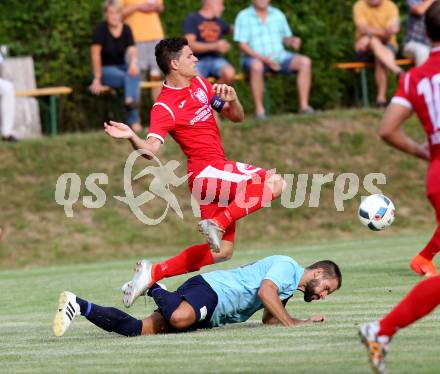 Fussball. Kaerntner Liga. ATUS Ferlach gegen ASV. Lukas Jaklitsch (Ferlach), Oliver Pusztai (ASV). Ferlach, 29.7.2017.
Foto: Kuess
---
pressefotos, pressefotografie, kuess, qs, qspictures, sport, bild, bilder, bilddatenbank
