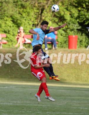 Fussball. Kaerntner Liga. ATUS Ferlach gegen ASV. Lukas Jaklitsch (Ferlach), Senad Jahic (ASV). Ferlach, 29.7.2017.
Foto: Kuess
---
pressefotos, pressefotografie, kuess, qs, qspictures, sport, bild, bilder, bilddatenbank
