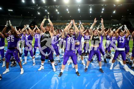 American Football. AFL. American Football League. Finale. Austrian Bowl. Dacia Vikings Vienna gegen Swarco Raiders Tirol. Jubel Vikings. Klagenfurt, am 29.7.2017.
Foto: Kuess
---
pressefotos, pressefotografie, kuess, qs, qspictures, sport, bild, bilder, bilddatenbank