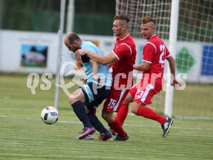 Fussball. Kaerntner Liga. ATUS Ferlach gegen ASV. Martin Posratschnig, Dejan Kern (Ferlach), Daniel Barrazutti (ASV). Ferlach, 29.7.2017.
Foto: Kuess
---
pressefotos, pressefotografie, kuess, qs, qspictures, sport, bild, bilder, bilddatenbank