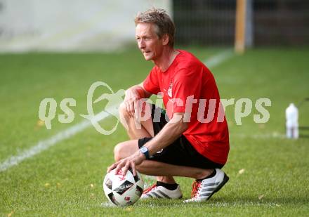 Fussball Kaerntner Liga. KAC 1909 gegen Lendorf. Trainer Wolfgang Andreas Eberhard (KAC). Klagenfurt, am 5.8.2017.
Foto: Kuess
---
pressefotos, pressefotografie, kuess, qs, qspictures, sport, bild, bilder, bilddatenbank