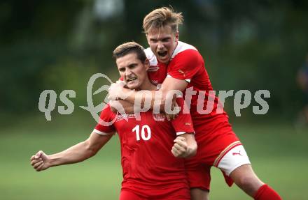 Fussball Kaerntner Liga. KAC 1909 gegen Lendorf. Torjubel Robert Matic, Lukas Lausegger (KAC). Klagenfurt, am 5.8.2017.
Foto: Kuess
---
pressefotos, pressefotografie, kuess, qs, qspictures, sport, bild, bilder, bilddatenbank