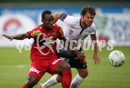 Fussball Tipico Bundesliga. RZ Pellets WAC gegen Cashpoint SCR Altach. Nemanja Rnic, (WAC), Nicolas Brice Moumi Ngamaleu  (Altach). Wolfsberg, am  6.8.2017.
Foto: Kuess

---
pressefotos, pressefotografie, kuess, qs, qspictures, sport, bild, bilder, bilddatenbank