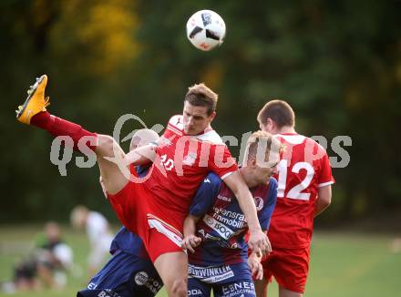 Fussball Kaerntner Liga. KAC 1909 gegen Lendorf. Robert Matic (KAC), Mario Daniel Gugganig (Lendorf). Klagenfurt, am 5.8.2017.
Foto: Kuess
---
pressefotos, pressefotografie, kuess, qs, qspictures, sport, bild, bilder, bilddatenbank