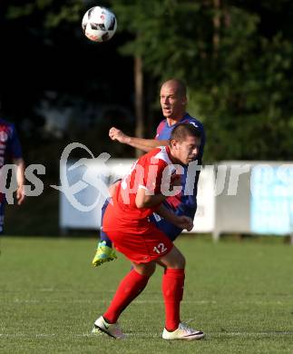 Fussball Kaerntner Liga. KAC 1909 gegen Lendorf. Markus Pavic (KAC), Christian Huber (Lendorf). Klagenfurt, am 5.8.2017.
Foto: Kuess
---
pressefotos, pressefotografie, kuess, qs, qspictures, sport, bild, bilder, bilddatenbank