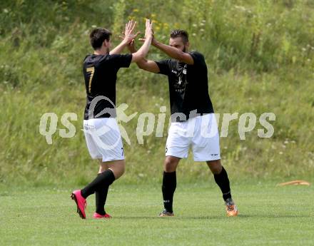 Fussball: 1. Klasse B. Feistritz/Ros. gegen Faakersee. Torjubel Sead Sabotic, Norbert Koller (Feistritz/Ros.). Feistritz, 6.8.2017.
Foto: Kuess
---
pressefotos, pressefotografie, kuess, qs, qspictures, sport, bild, bilder, bilddatenbank