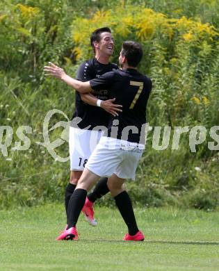 Fussball: 1. Klasse B. Feistritz/Ros. gegen Faakersee. Torjubel David Muenzer, Norbert Koller (Feistritz/Ros.). Feistritz, 6.8.2017.
Foto: Kuess
---
pressefotos, pressefotografie, kuess, qs, qspictures, sport, bild, bilder, bilddatenbank