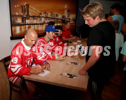 EBEL. Spielerpraesentation. Richie Regehr, Julian Talbot, Jon Rheault. Klagenfurt, am 3.8.2017.
Foto: Kuess
---
pressefotos, pressefotografie, kuess, qs, qspictures, sport, bild, bilder, bilddatenbank