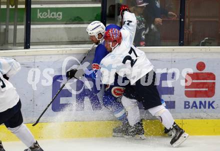 EBEL. Eishockey Bundesliga. Testspiel. EC VSV gegen Lyon. Michael Raffl,  (VSV), Renars Demitres (Lyon). Villach, am 10.8.2017.
Foto: Kuess 


---
pressefotos, pressefotografie, kuess, qs, qspictures, sport, bild, bilder, bilddatenbank