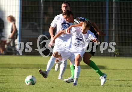 Fussball Kaerntner Liga. SAK gegen Feldkirchen. Jurinic Andrej,  (SAK), Sebastian Hertelt (Feldkirchen). Welzenegg, am 11.8.2017.
Foto: Kuess
---
pressefotos, pressefotografie, kuess, qs, qspictures, sport, bild, bilder, bilddatenbank