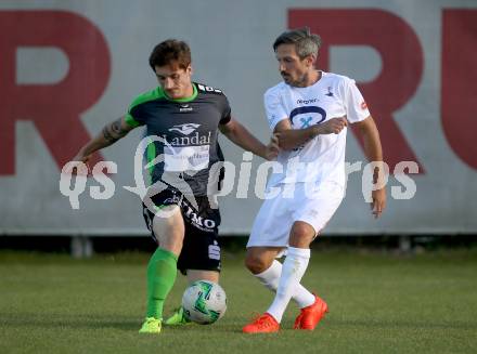 Fussball Kaerntner Liga. SAK gegen Feldkirchen. Thomas Riedl,  (SAK), Philipp Wisotzky (Feldkirchen). Welzenegg, am 11.8.2017.
Foto: Kuess
---
pressefotos, pressefotografie, kuess, qs, qspictures, sport, bild, bilder, bilddatenbank