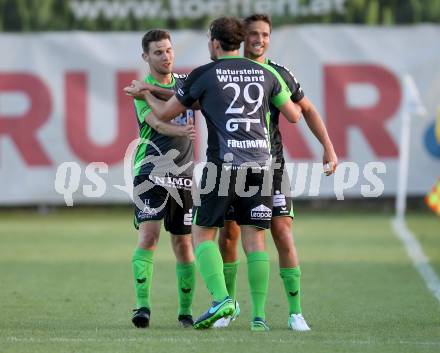 Fussball Kaerntner Liga. SAK gegen Feldkirchen.  Torjubel Sebastian Hertelt, Patrick Steinschifter, Christoph Freithofnig (Feldkirchen). Welzenegg, am 11.8.2017.
Foto: Kuess
---
pressefotos, pressefotografie, kuess, qs, qspictures, sport, bild, bilder, bilddatenbank