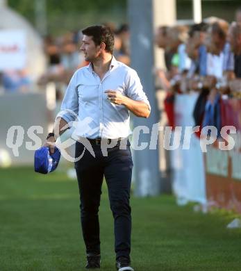 Fussball Kaerntner Liga. SAK gegen Feldkirchen. Trainer Auron Miloti (Feldkirchen). Welzenegg, am 11.8.2017.
Foto: Kuess
---
pressefotos, pressefotografie, kuess, qs, qspictures, sport, bild, bilder, bilddatenbank