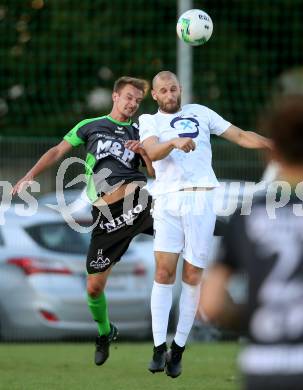 Fussball Kaerntner Liga. SAK gegen Feldkirchen. Christian Dlopst, (SAK), Josef Hudelist  (Feldkirchen). Welzenegg, am 11.8.2017.
Foto: Kuess
---
pressefotos, pressefotografie, kuess, qs, qspictures, sport, bild, bilder, bilddatenbank