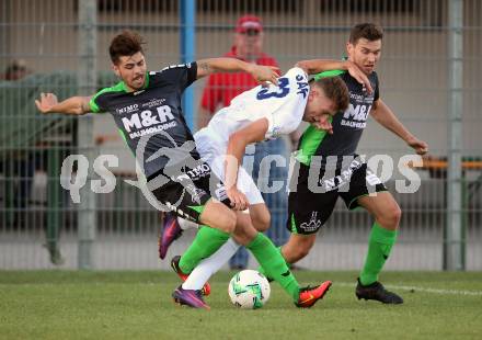 Fussball Kaerntner Liga. SAK gegen Feldkirchen. Davor Tadijanovic,  (SAK), Raphael Regenfelder, Patrick Steinschifter (Feldkirchen). Welzenegg, am 11.8.2017.
Foto: Kuess
---
pressefotos, pressefotografie, kuess, qs, qspictures, sport, bild, bilder, bilddatenbank