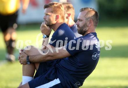 Fussball Kaerntner Liga. SAK gegen Feldkirchen. Co Trainer Reinhard Grobelnig, Trainer Goran Jolic (SAK). Welzenegg, am 11.8.2017.
Foto: Kuess
---
pressefotos, pressefotografie, kuess, qs, qspictures, sport, bild, bilder, bilddatenbank