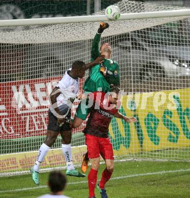 Fussball Tipico Bundesliga. RZ Pellets WAC gegen FC Flyeralarm Admira. Dever Akeem Orgill (WAC), Andreas Leitner, Markus Wostry  (Admira). Wolfsberg, am  19.8.2017.
Foto: Kuess

---
pressefotos, pressefotografie, kuess, qs, qspictures, sport, bild, bilder, bilddatenbank