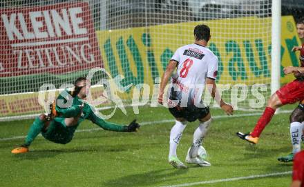 Fussball Tipico Bundesliga. RZ Pellets WAC gegen FC Flyeralarm Admira. Mihret Topcagic,  (WAC), Andreas Leitner (Admira). Wolfsberg, am  19.8.2017.
Foto: Kuess

---
pressefotos, pressefotografie, kuess, qs, qspictures, sport, bild, bilder, bilddatenbank