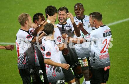 Fussball Tipico Bundesliga. RZ Pellets WAC gegen FC Flyeralarm Admira. Torjubel Mihret Topcagic, Christoph Rabitsch, Daniel Offenbacher, Nemanja Rnic, Christopher Wernitznig, Gerald Nutz, Dever Akeem Orgill (WAC). Wolfsberg, am  19.8.2017.
Foto: Kuess

---
pressefotos, pressefotografie, kuess, qs, qspictures, sport, bild, bilder, bilddatenbank