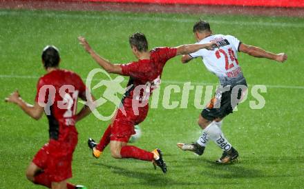 Fussball Tipico Bundesliga. RZ Pellets WAC gegen FC Flyeralarm Admira. Christopher Wernitznig,  (WAC), Manuel Maranda (Admira). Wolfsberg, am  19.8.2017.
Foto: Kuess

---
pressefotos, pressefotografie, kuess, qs, qspictures, sport, bild, bilder, bilddatenbank