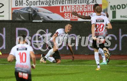 Fussball Tipico Bundesliga. RZ Pellets WAC gegen FC Flyeralarm Admira. Torjubel Christopher Wernitznig, Dever Akeem Orgill, Christoph Rabitsch (WAC). Wolfsberg, am  19.8.2017.
Foto: Kuess

---
pressefotos, pressefotografie, kuess, qs, qspictures, sport, bild, bilder, bilddatenbank