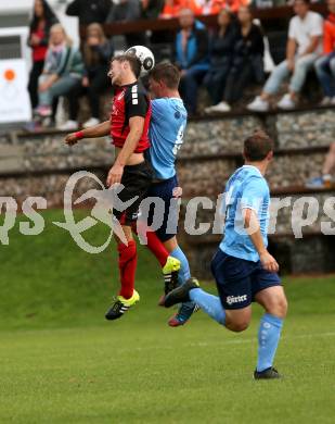 Fussball. Unterliga Ost. Eberstein gegen Rueckersdorf. Harald Stark (Eberstein), Paul Armin Uster (Rueckersdorf). Eberstein, 19.8.2017.
Foto: Kuess
---
pressefotos, pressefotografie, kuess, qs, qspictures, sport, bild, bilder, bilddatenbank